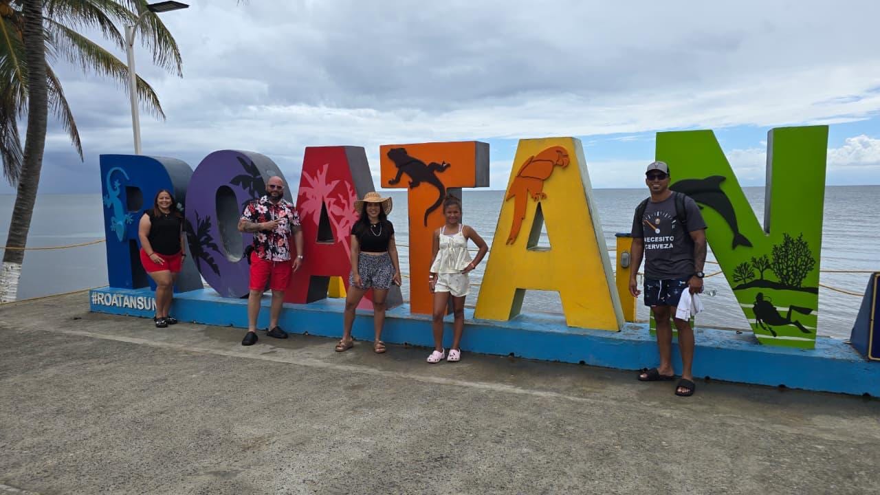 Monkeys and Sloths + Island Tour +Beach Break - photo 2